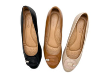 Load image into Gallery viewer, Outland 258112 Nala Heeled Pumps
