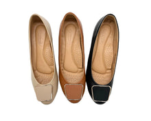 Load image into Gallery viewer, Outland 258111 Loki Heeled Pumps
