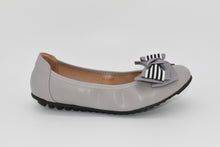 Load image into Gallery viewer, Outland 258227 Milani Ladies Flat
