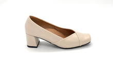 Load image into Gallery viewer, Outland 258121 Eve Heeled Pumps
