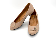 Load image into Gallery viewer, Outland 258125 Lilia Heeled Pumps

