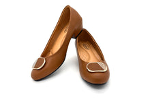 Load image into Gallery viewer, Outland 258125 Lilia Heeled Pumps
