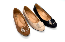 Load image into Gallery viewer, Outland 258125 Lilia Heeled Pumps
