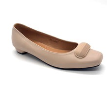 Load image into Gallery viewer, Outland 258122 Keziah Heeled Pumps
