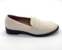 Load image into Gallery viewer, Outland 258303 Theo Women Loafers
