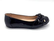 Load image into Gallery viewer, Outland 258226 Kaelie Ladies Flat
