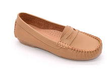Load image into Gallery viewer, Outland 17802 Aphrodite Loafers Womens
